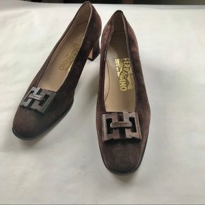 Vintage Salvatore Ferragamo Brown Suede Heels 7.5B